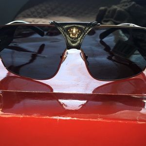 Versace men’s or women’s shades